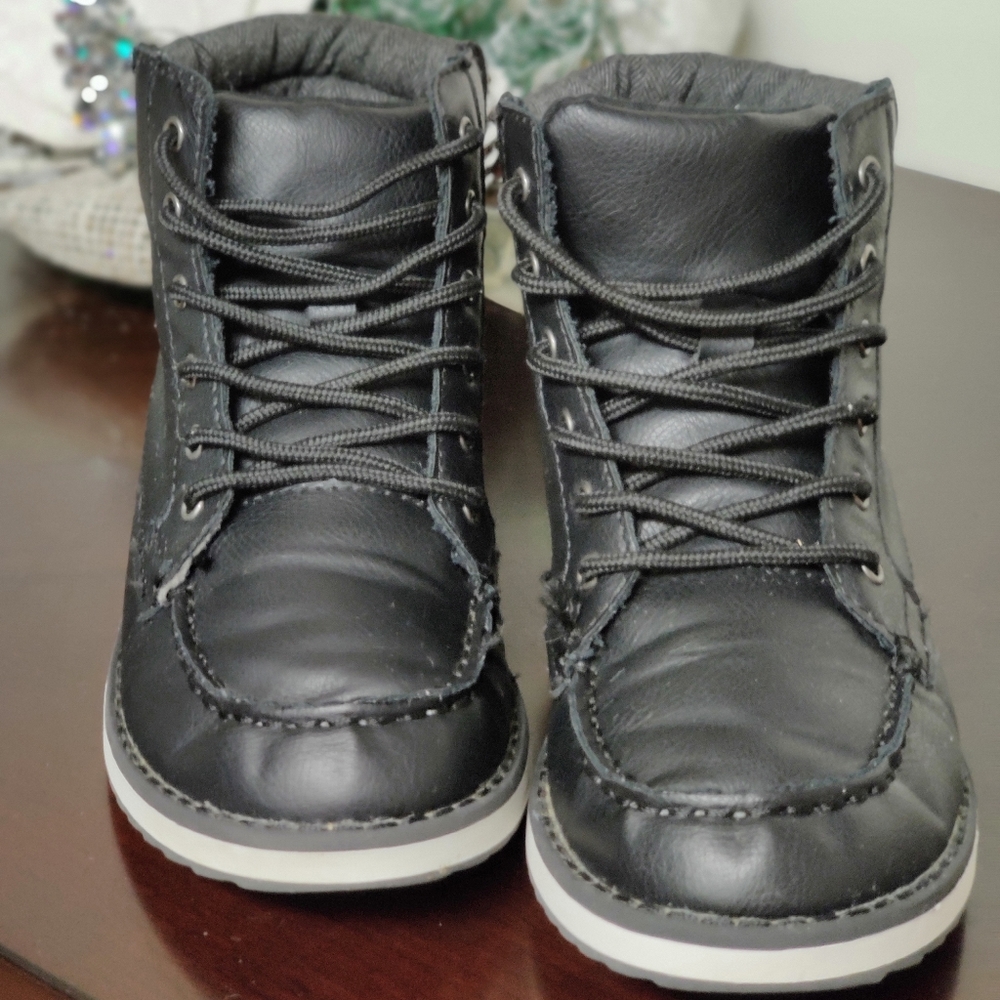 Boy boots